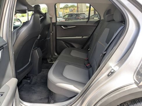 Used 2025 Kia Niro LX FWD image 23