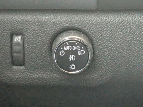 Used 2015 Chevrolet Colorado Z71 image 25