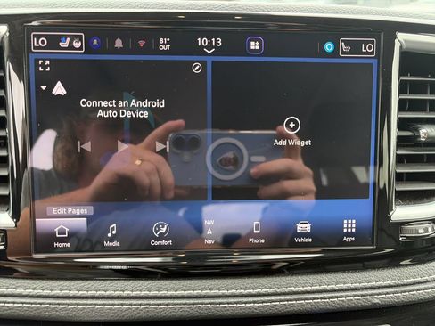 Used 2023 Chrysler Pacifica Limited FWD image 24