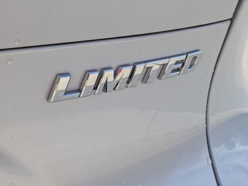 Used 2024 Toyota Venza Limited image 31