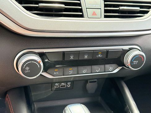 Used 2023 Nissan Altima 2.5 SR FWD image 13
