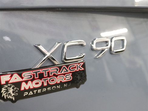 Used 2022 Volvo XC90 T6 Momentum w/ Advanced Package AWD/4WD image 9