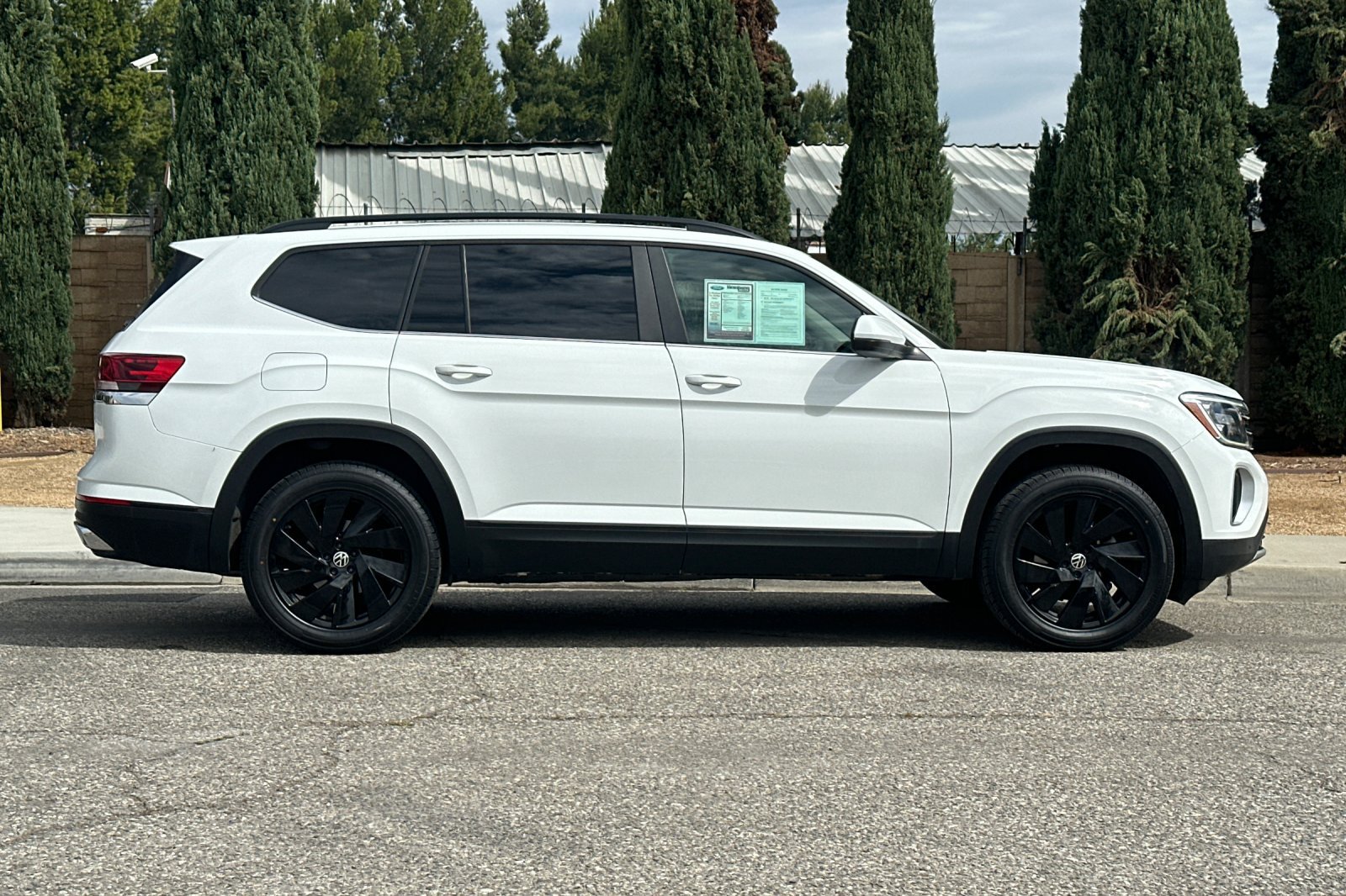 Used 2024 Volkswagen Atlas SE FWD image 3