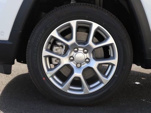 New 2024 Jeep Compass Latitude w/ Sun and Sound Group image 6