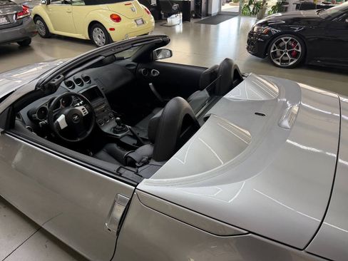 Used 2004 Nissan 350Z Touring RWD image 20