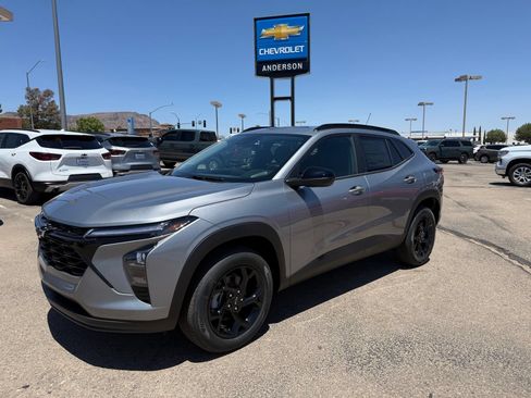 New 2026 Chevrolet Trax LT w/ Midnight Edition FWD image 1