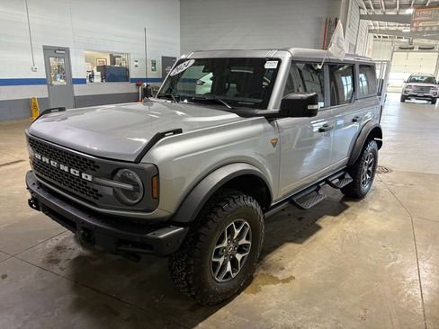 Used 2024 Ford Bronco Badlands AWD/4WD image 4