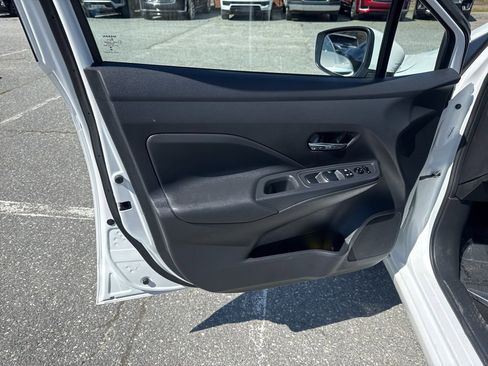 Used 2025 Nissan Versa SV image 22