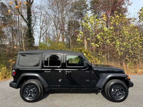 Used 2022 Jeep Wrangler Unlimited Sport image 5
