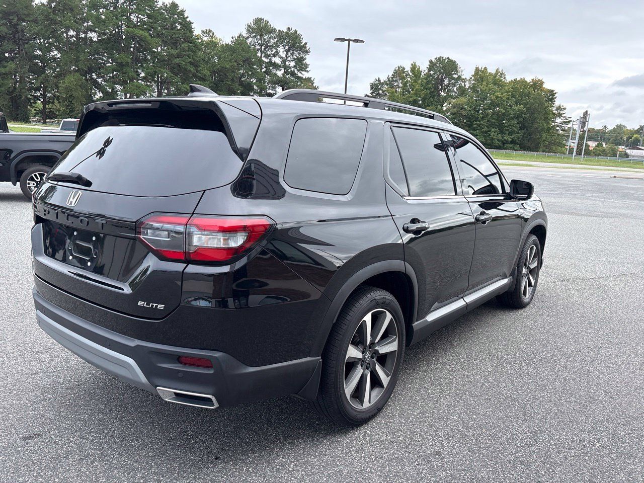 Used 2025 Honda Pilot Elite image 9