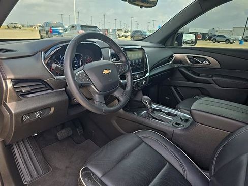 Used 2023 Chevrolet Traverse Premier FWD image 9