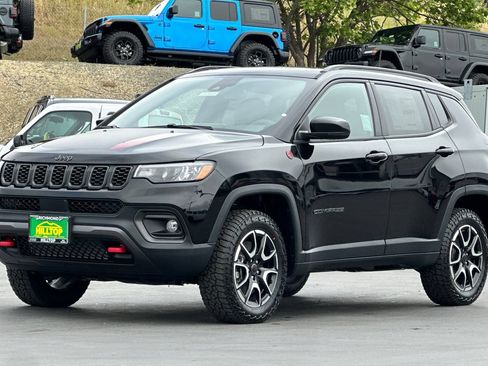 New 2026 Jeep Compass Trailhawk w/ Sun, Sound & Navigation Group AWD/4WD image 8