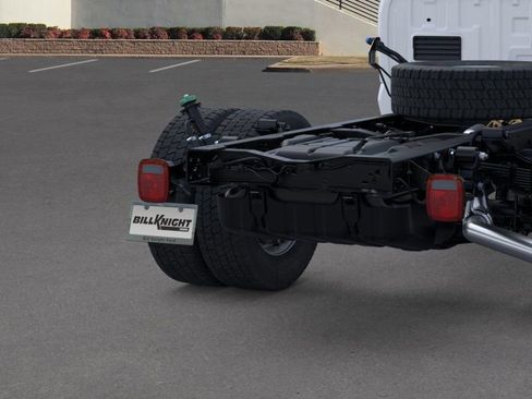 New 2025 Ford F550 4x4 Crew Cab image 21