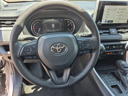 Used 2025 Toyota RAV4 XLE AWD/4WD image 9