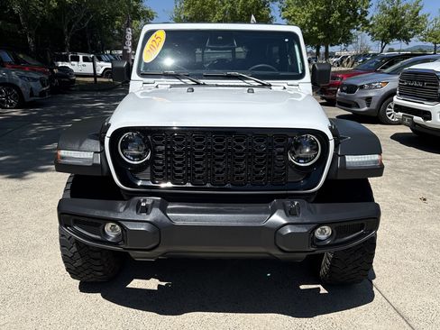 Used 2025 Jeep Wrangler Unlimited Sport AWD/4WD image 2
