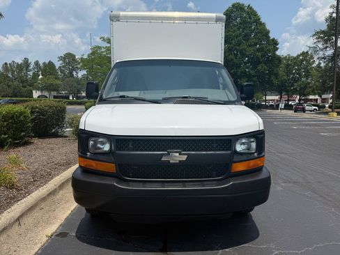 Used 2016 Chevrolet Express 3500 RWD image 3