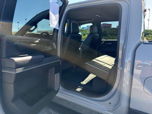 Used 2024 GMC Sierra 2500 AT4X AWD/4WD image 21