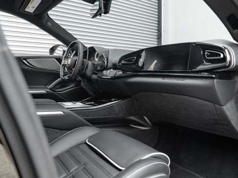 Used 2025 Ferrari Purosangue AWD/4WD image 6
