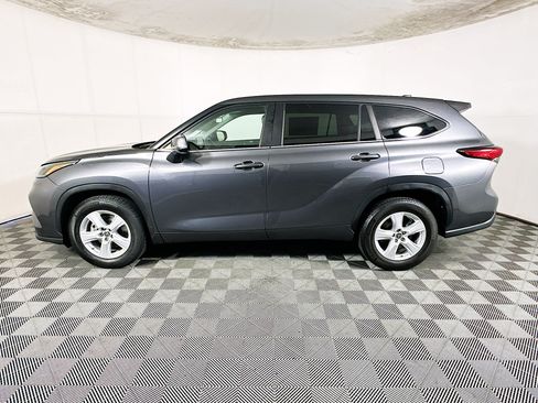 Used 2023 Toyota Highlander LE FWD image 6