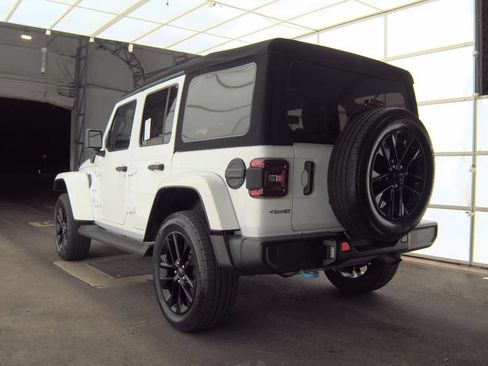 Used 2024 Jeep Wrangler Unlimited Sahara AWD/4WD image 3