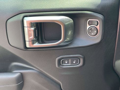 New 2025 Jeep Gladiator Sport image 28