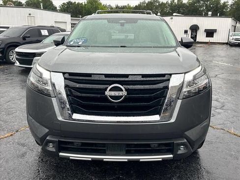 Used 2022 Nissan Pathfinder Platinum w/ Cargo Package FWD image 4