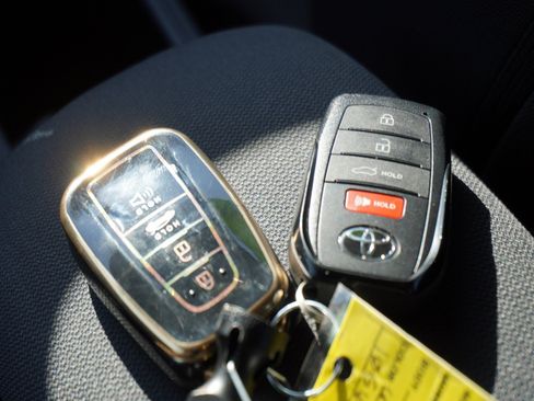 Used 2025 Toyota Corolla LE w/ Convenience Package FWD image 16