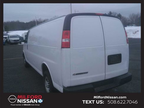 Used 2022 Chevrolet Express 3500 Extended w/ Driver Convenience Package image 2