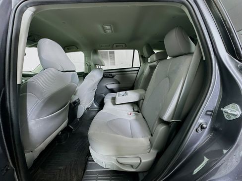 Used 2021 Toyota Highlander L image 27