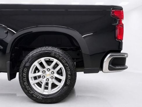 Used 2019 Chevrolet Silverado 1500 LT w/ Convenience Package AWD/4WD image 7