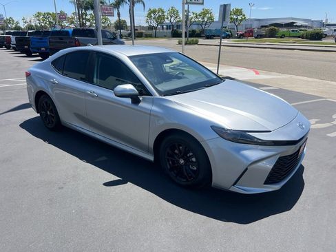 Used 2025 Toyota Camry LE FWD image 12