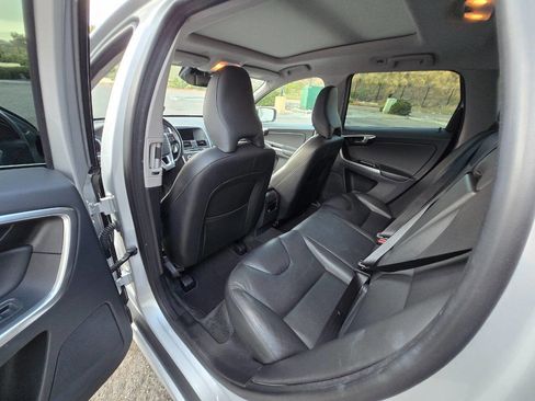 Used 2015 Volvo XC60 T5 Premier image 23