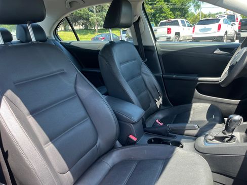 Used 2011 Volkswagen Jetta SE FWD image 13