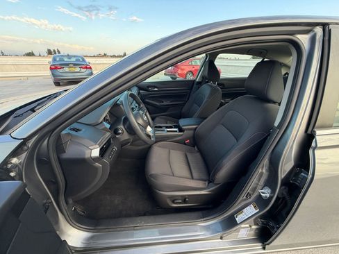 Used 2024 Nissan Altima 2.5 SV image 25