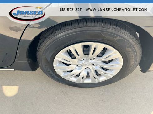 Used 2014 Toyota Camry LE image 33