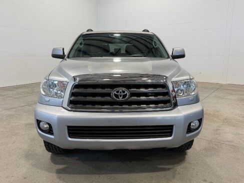 Used 2016 Toyota Sequoia SR5 AWD/4WD image 3