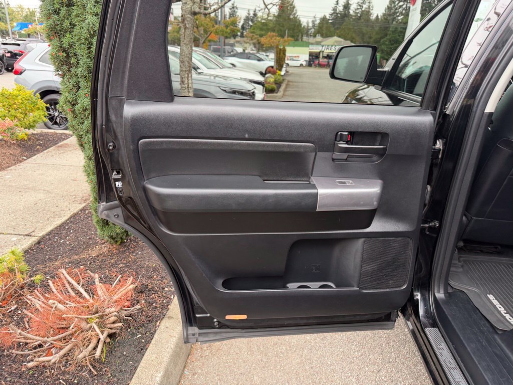 Used 2018 Toyota Sequoia TRD Sport AWD/4WD image 17