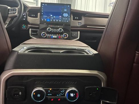 Used 2022 Ford Expedition Max Limited AWD/4WD image 34