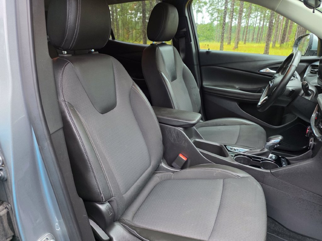 Used 2025 Buick Encore GX Preferred w/ Comfort Package FWD image 26