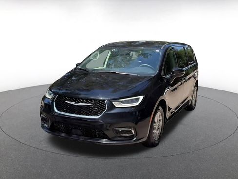 Used 2024 Chrysler Pacifica Touring-L FWD image 7