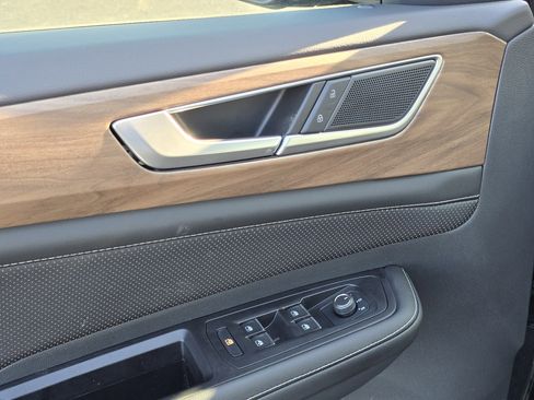 Certified 2025 Volkswagen Atlas SE image 31