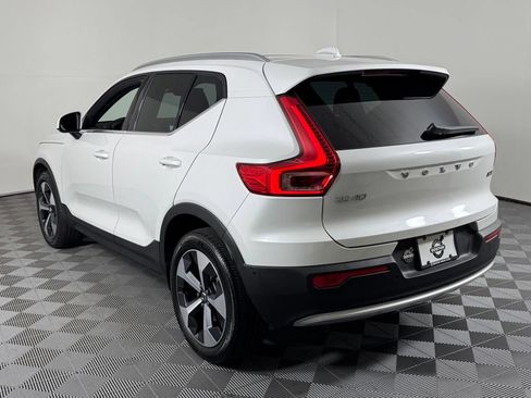 Certified 2025 Volvo XC40 B5 Plus AWD/4WD image 11