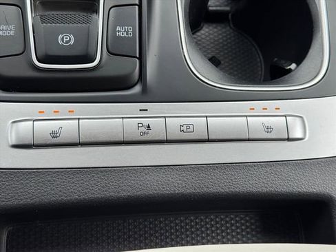 Used 2024 Kia Carnival LX FWD image 20