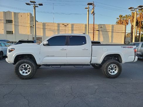 Used 2022 Toyota Tacoma TRD Sport w/ Technology Package image 4