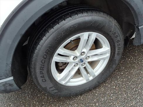 Used 2020 Ford Explorer XLT w/ Equipment Group 202A image 7