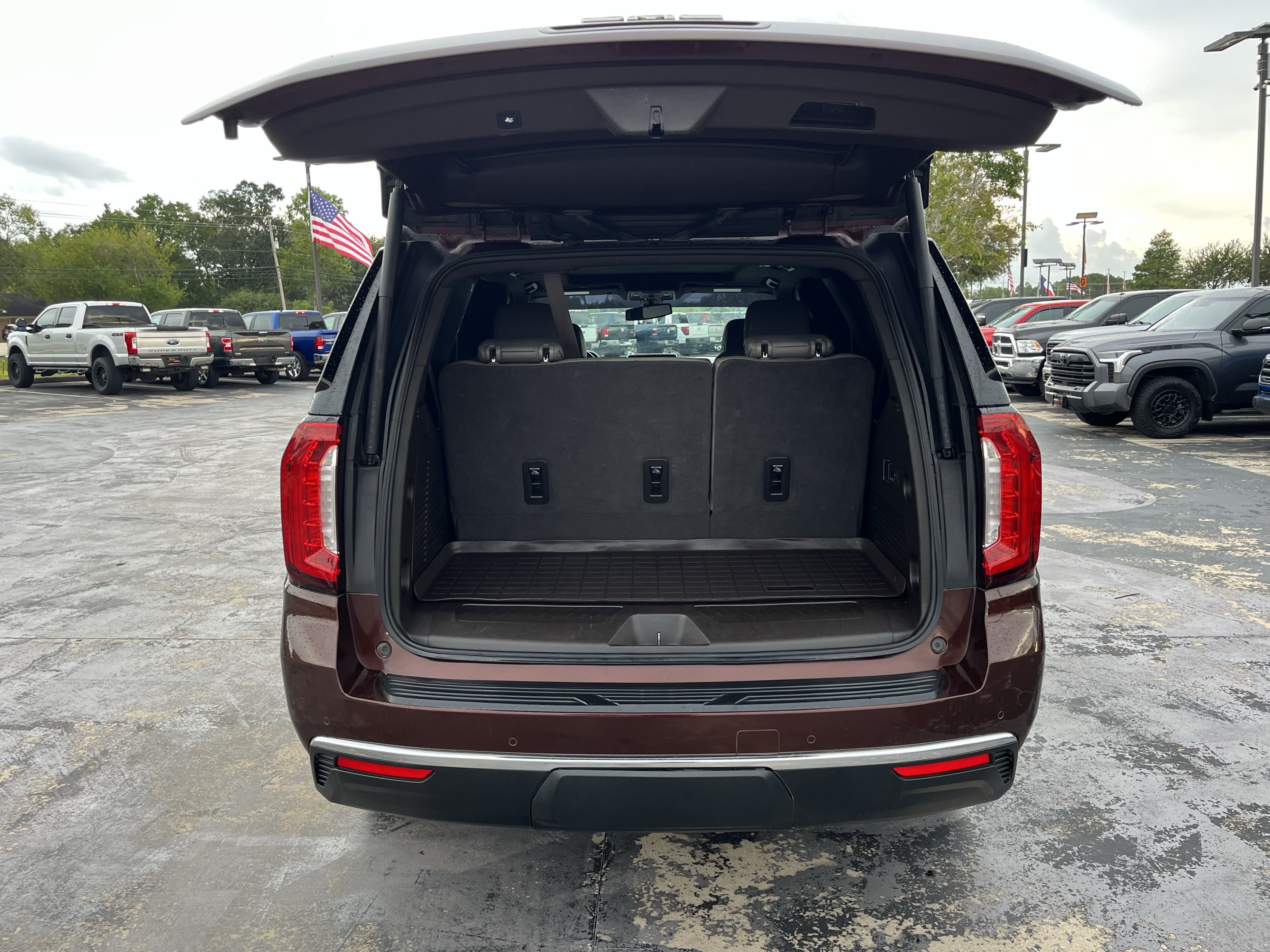 Used 2022 GMC Yukon SLT w/ SLT Premium Package RWD image 14