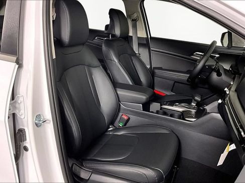 New 2026 Kia Sportage EX w/ EX Panorama Roof Package FWD image 11
