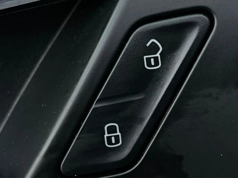 Used 2017 Volkswagen GTI SE image 41