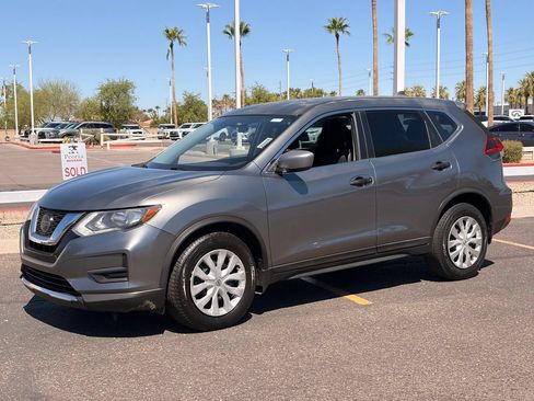 Used 2018 Nissan Rogue S FWD image 2