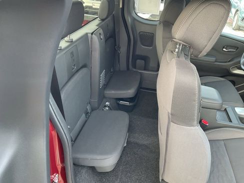 Used 2024 Nissan Frontier SV image 19